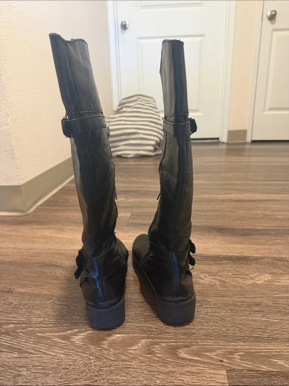 👄 Black Women's Tall Buckle Riding Boots